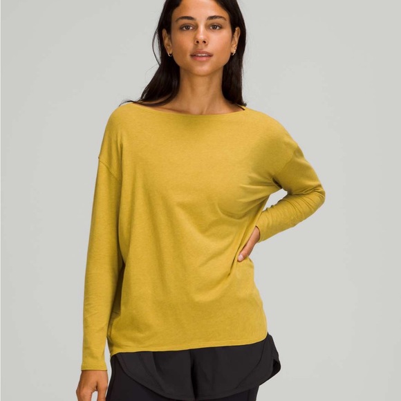 Lululemon Athletica back in action  Nulu Long Sleeve Top 10 NEW - Picture 3 of 11